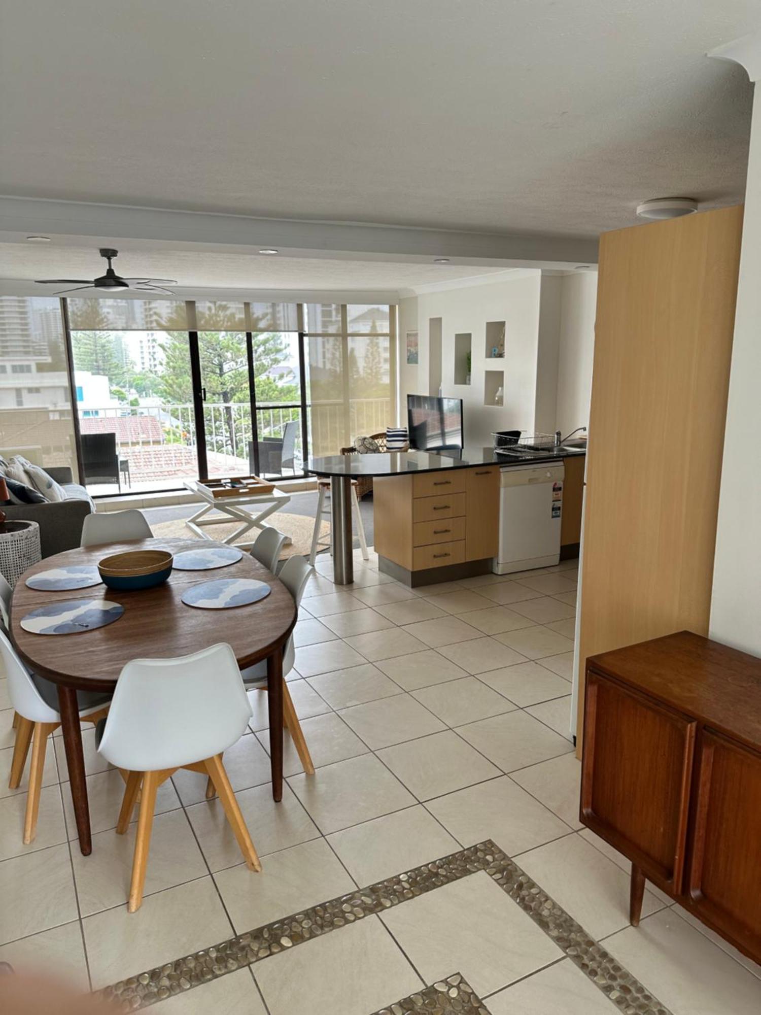 Queensleigh Holiday Apartments Broadbeach Exterior photo