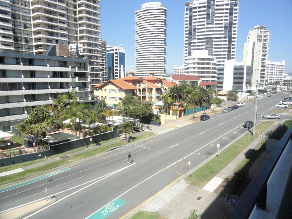 Queensleigh Holiday Apartments Broadbeach Exterior photo