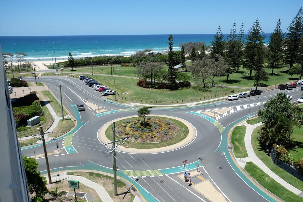 Queensleigh Holiday Apartments Broadbeach Exterior photo