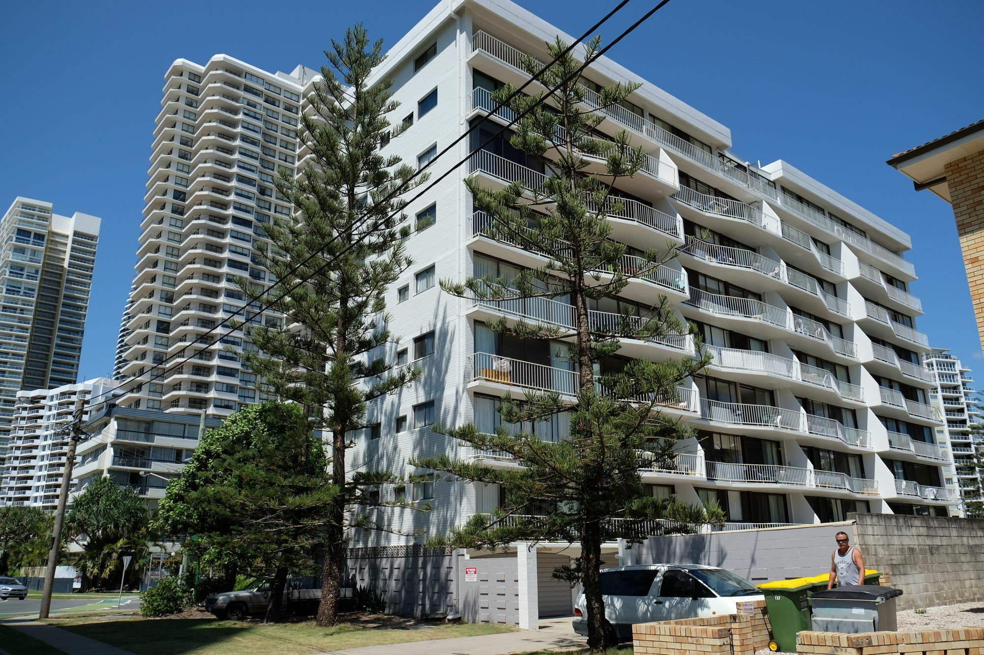 Queensleigh Holiday Apartments Broadbeach Exterior photo